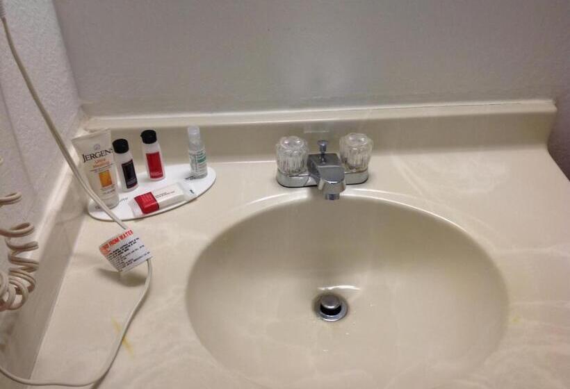 Стандартный Номер Кровать Кинг, Super 8 By Wyndham Winchester Va