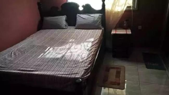 이코노미 룸, Hakaba