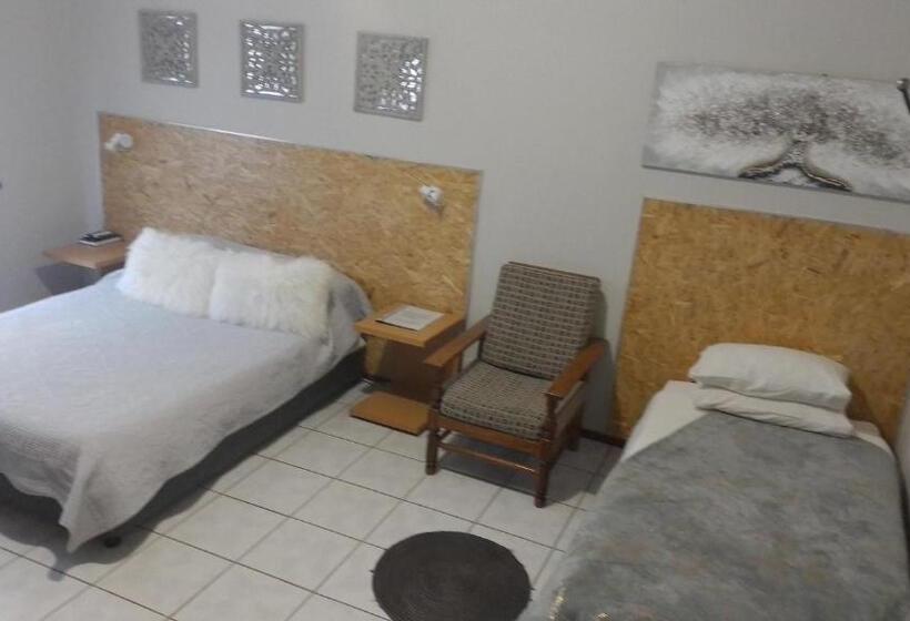 家庭间, Larochelle Guesthouse