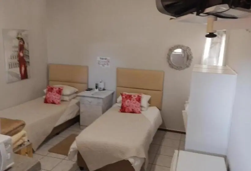 اتاق استاندارد, Larochelle Guesthouse