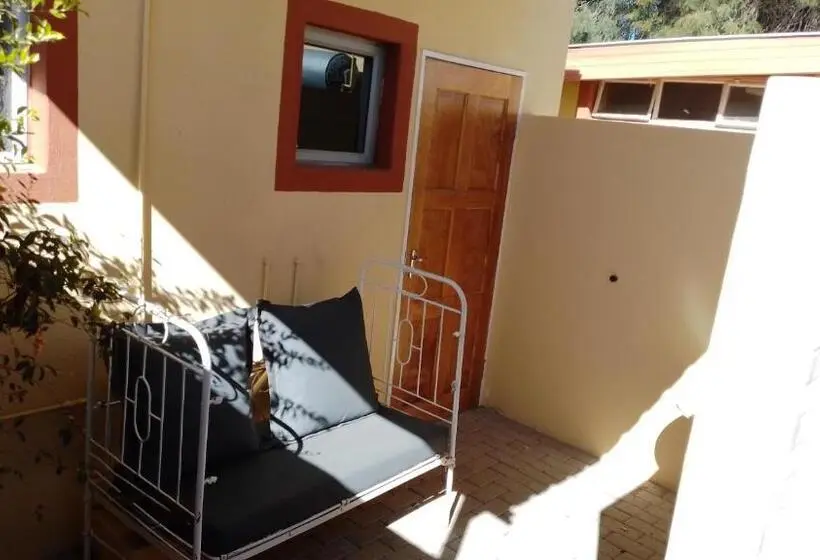 اتاق استاندارد, Larochelle Guesthouse