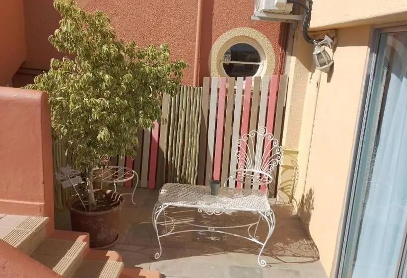 اتاق استاندارد سه نفره, Larochelle Guesthouse