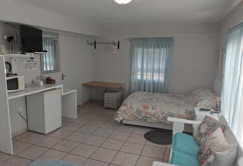 标准三人间, Larochelle Guesthouse