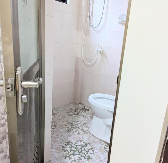 استودیوی استاندارد, Charlina Inn Panglao