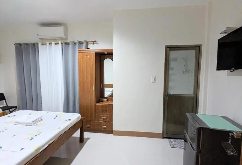 バルコニー付きスタンダードルーム, Charlina Inn Panglao