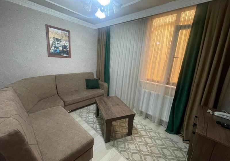سوییت جونیور, Comfort Hotel Van