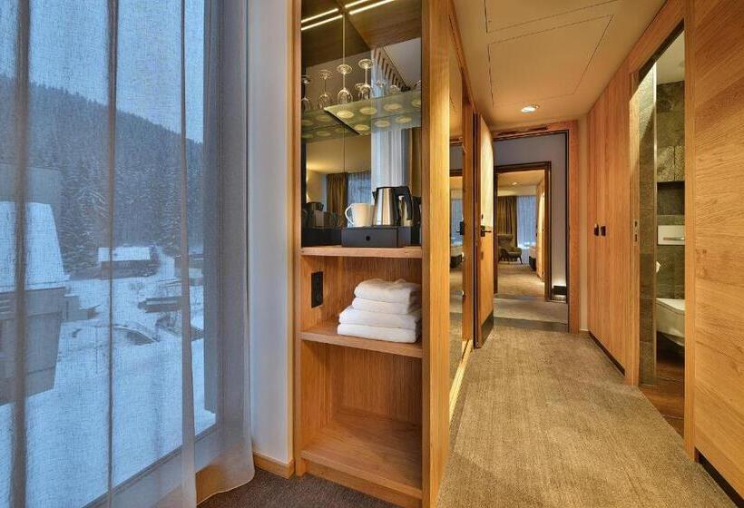 Семейный Номер Deluxe, Grand Hotel Hradec