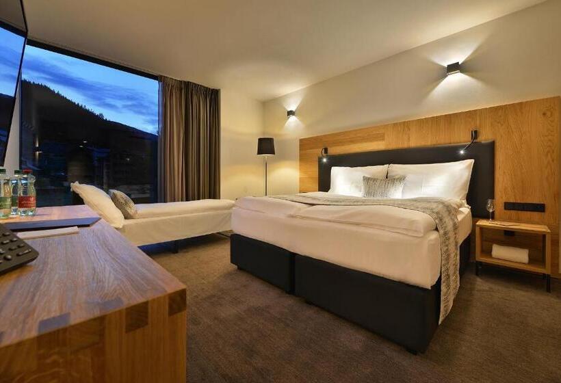 スーペリアトリプルルーム, Grand Hotel Hradec