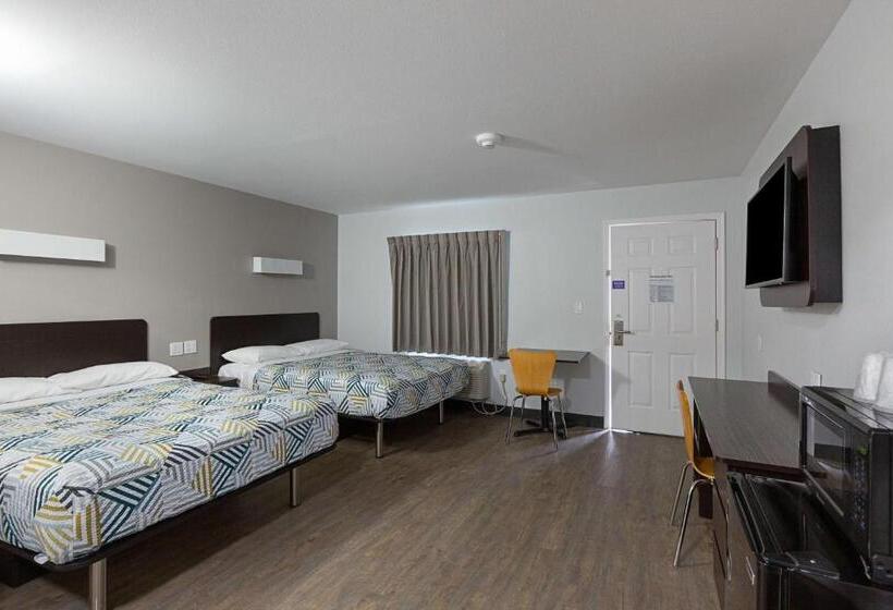 غرفة قياسية لذوى الاحتياجات الخاصة, Motel 6show Low, Az