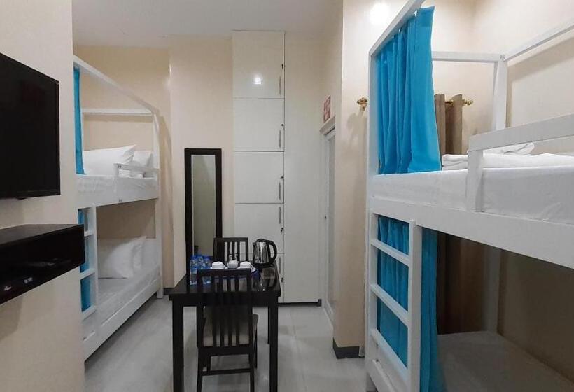 اتاق پریمیوم چهارنفره, Rosetta Guest House