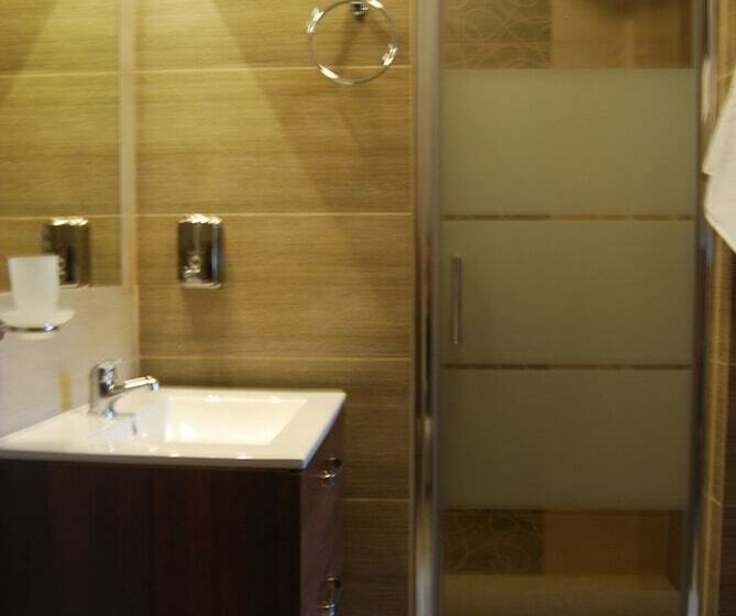 חדר משפחתי, Piast Przy Zamku