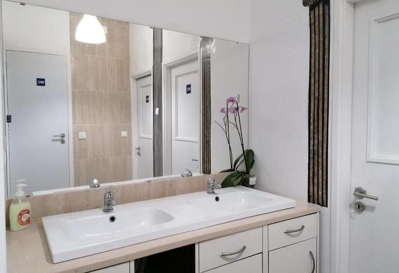اتاق استاندارد, Chiado Open World Hostel