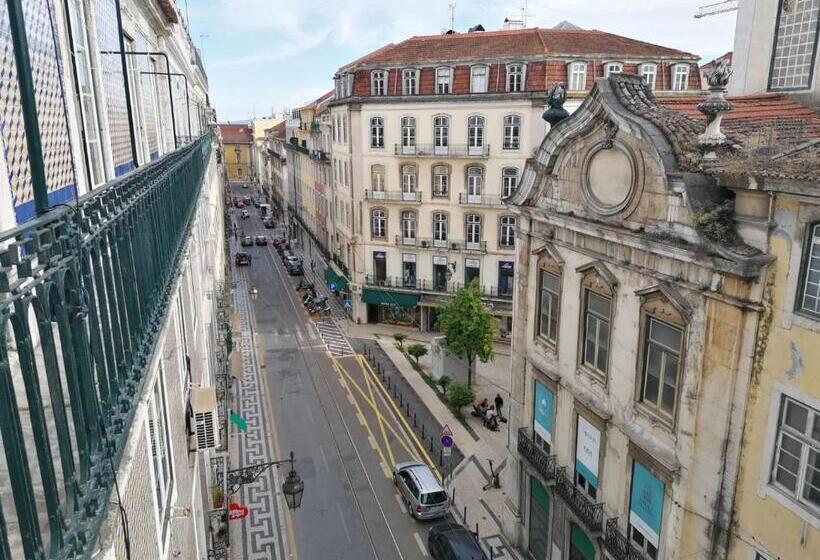 اتاق استاندارد چهار تخته, Chiado Open World Hostel