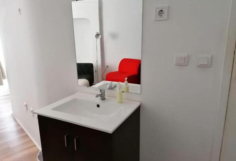 استودیوی استاندارد, Chiado Open World Hostel