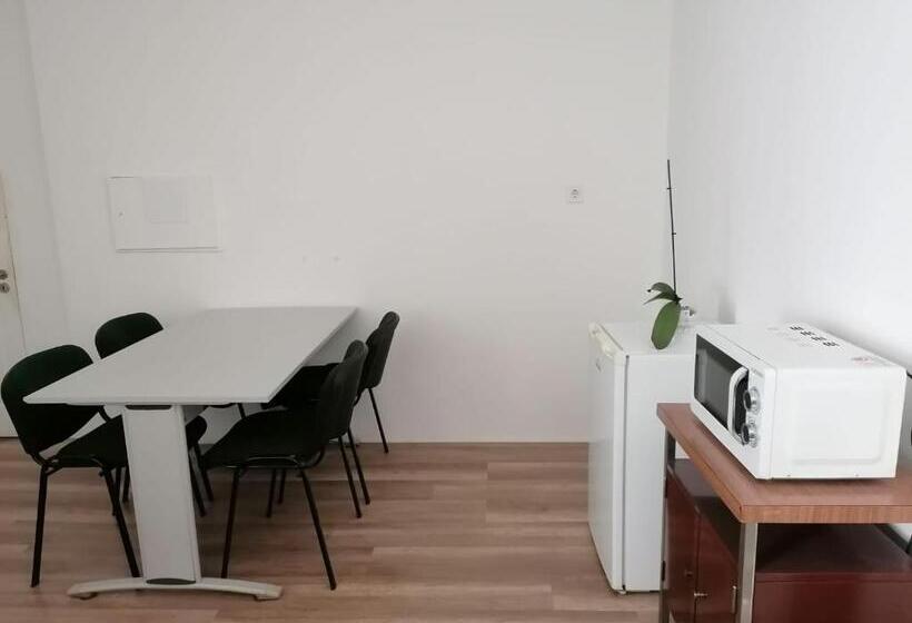 استودیوی استاندارد, Chiado Open World Hostel