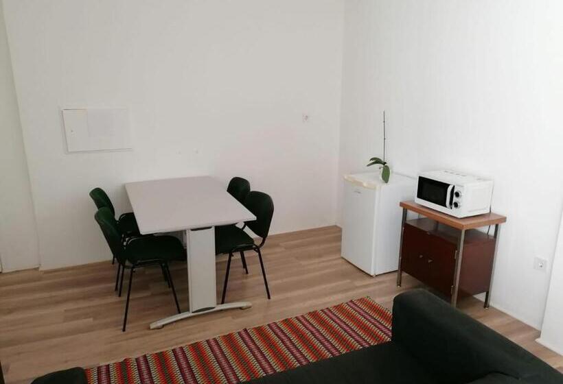 استودیوی استاندارد, Chiado Open World Hostel
