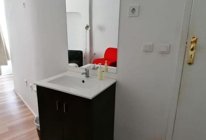 استودیوی استاندارد, Chiado Open World Hostel