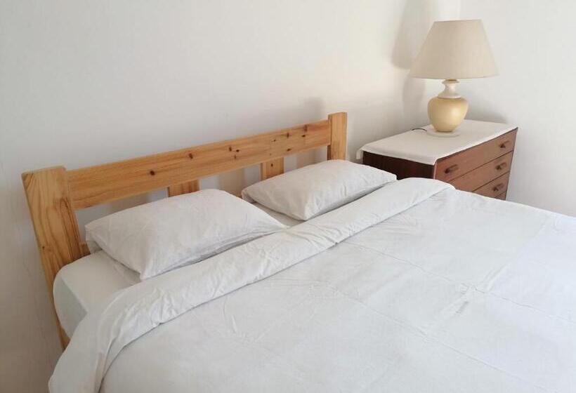 اتاق استاندارد چهار تخته, Chiado Open World Hostel