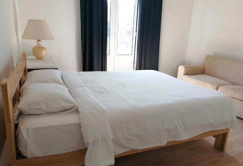 اتاق استاندارد چهار تخته, Chiado Open World Hostel