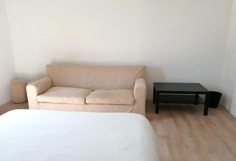 اتاق استاندارد چهار تخته, Chiado Open World Hostel