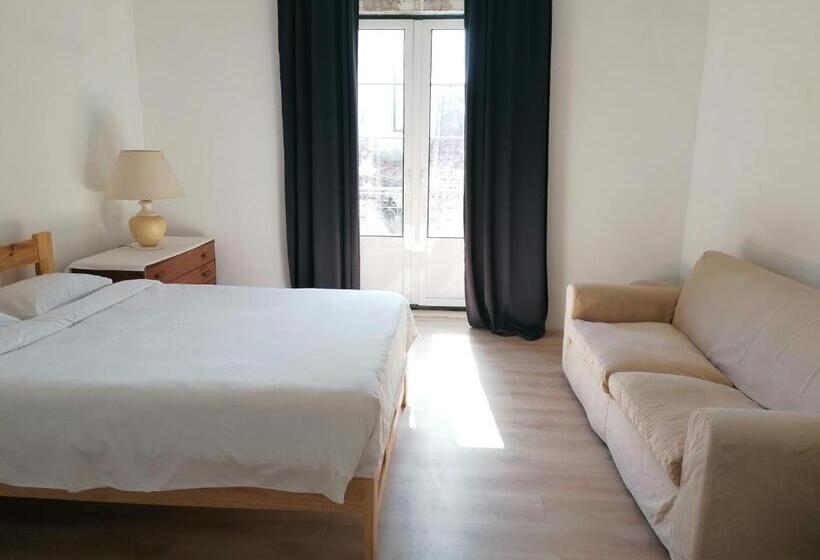 اتاق استاندارد چهار تخته, Chiado Open World Hostel