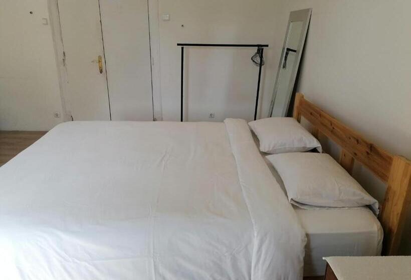 اتاق استاندارد چهار تخته, Chiado Open World Hostel