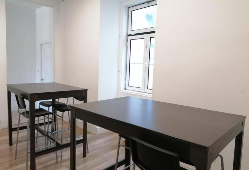 اتاق استاندارد چهار تخته, Chiado Open World Hostel