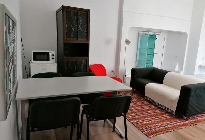 استودیوی استاندارد, Chiado Open World Hostel