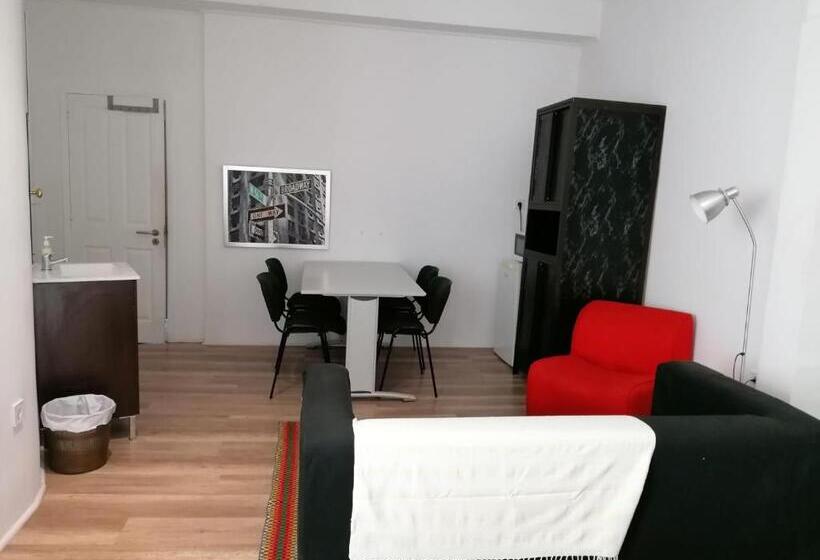 استودیوی استاندارد, Chiado Open World Hostel