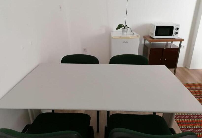 استودیوی استاندارد, Chiado Open World Hostel