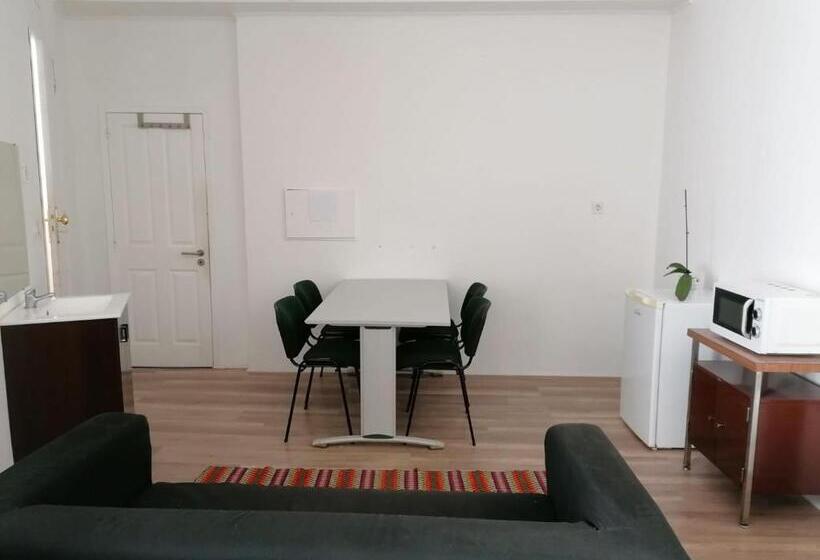 استودیوی استاندارد, Chiado Open World Hostel