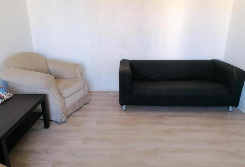 اتاق استاندارد چهار تخته, Chiado Open World Hostel