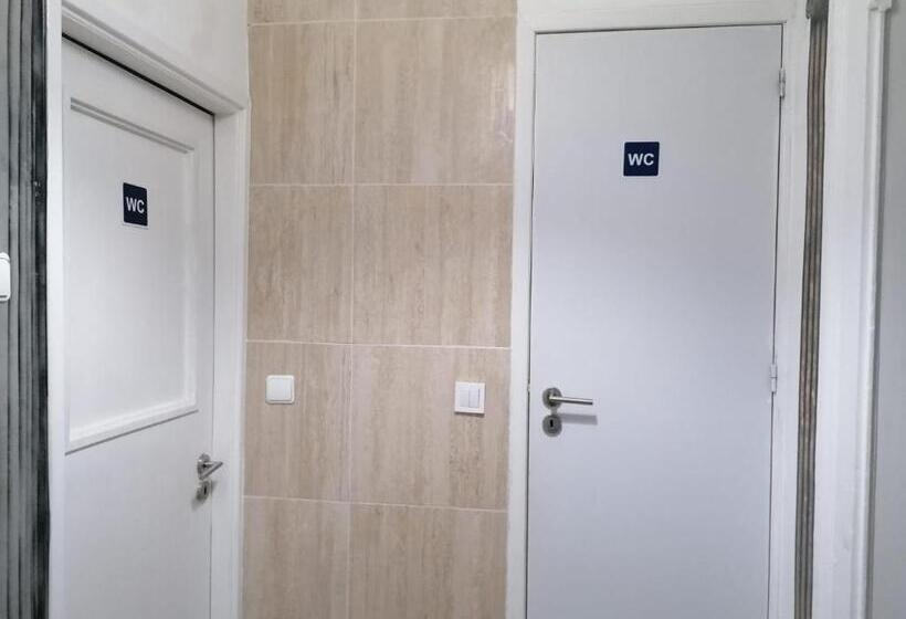 اتاق استاندارد چهار تخته, Chiado Open World Hostel