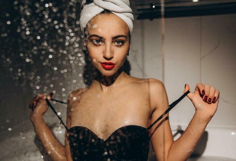 استودیوی استاندارد, Mandarin Clubhouse