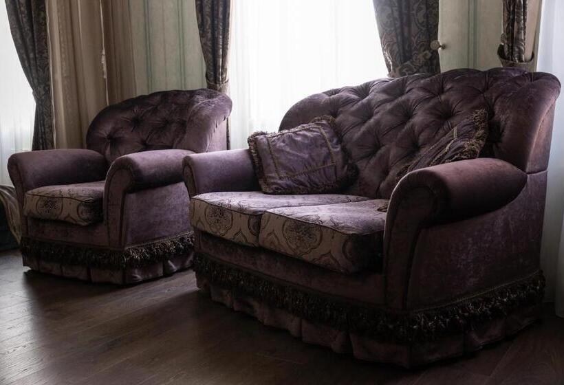 اتاق لوکس, Mandarin Clubhouse