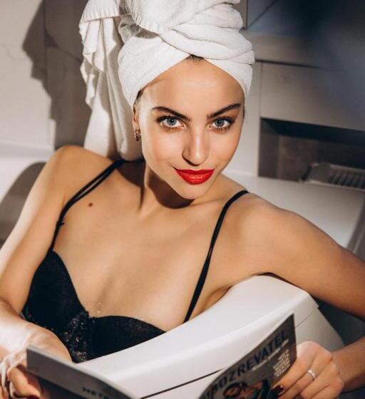 استودیوی استاندارد, Mandarin Clubhouse