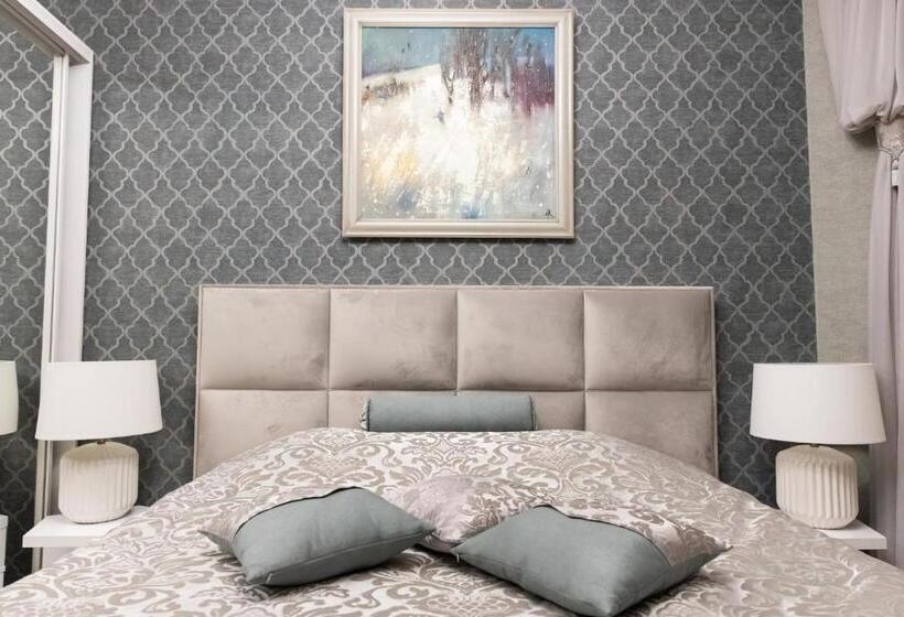 سوییت, Mandarin Clubhouse