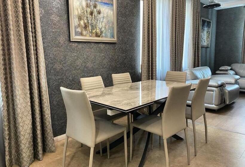 سوییت, Mandarin Clubhouse