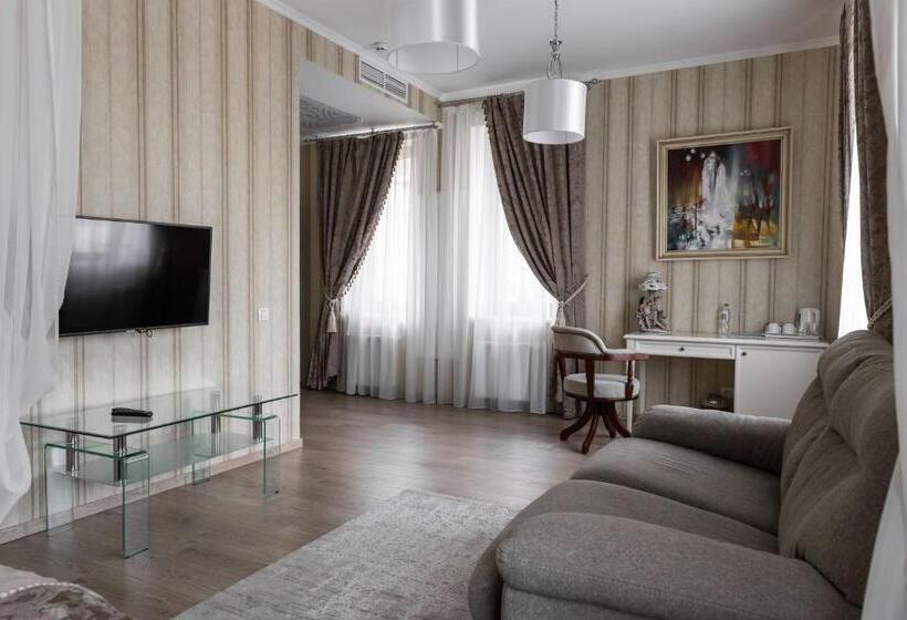 اتاق لوکس, Mandarin Clubhouse