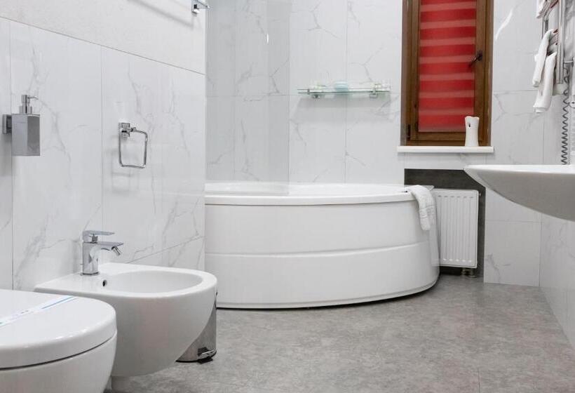 استودیوی استاندارد, Mandarin Clubhouse