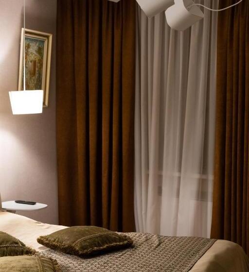 استودیوی استاندارد, Mandarin Clubhouse