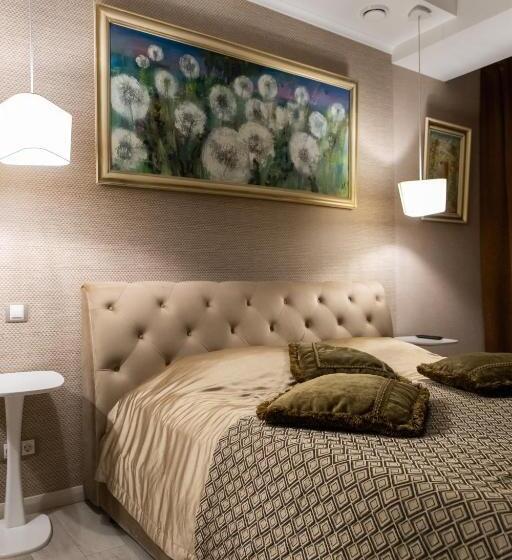 استودیوی استاندارد, Mandarin Clubhouse