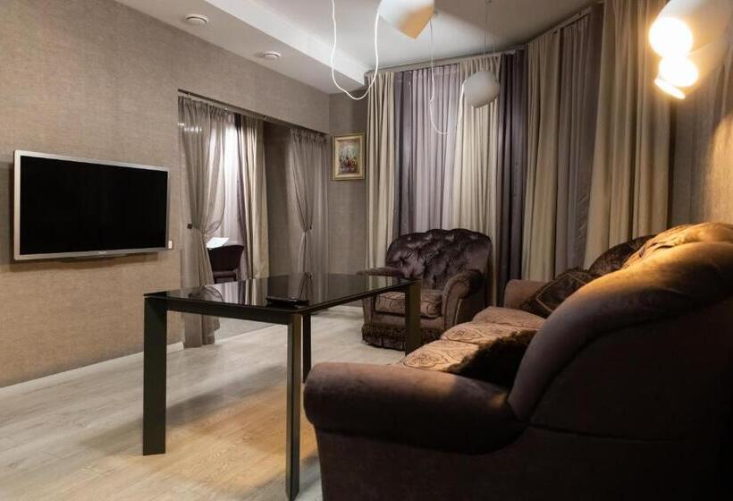 استودیوی استاندارد, Mandarin Clubhouse