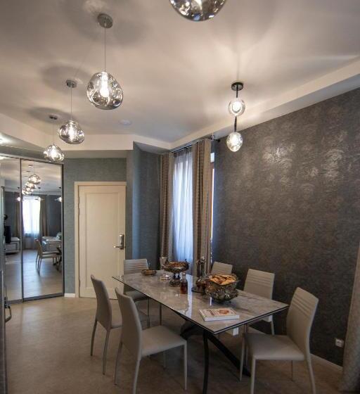 سوییت, Mandarin Clubhouse