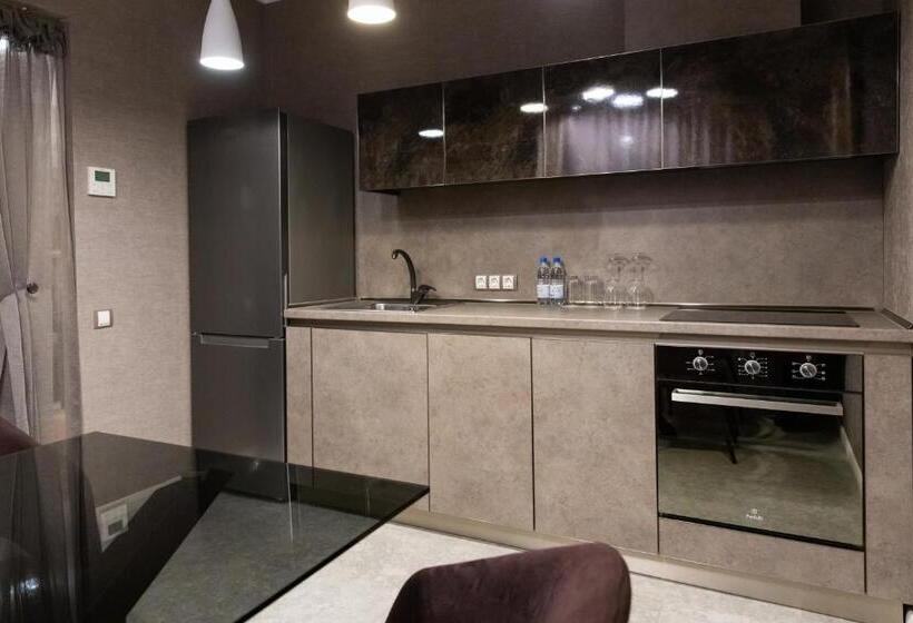 استودیوی استاندارد, Mandarin Clubhouse