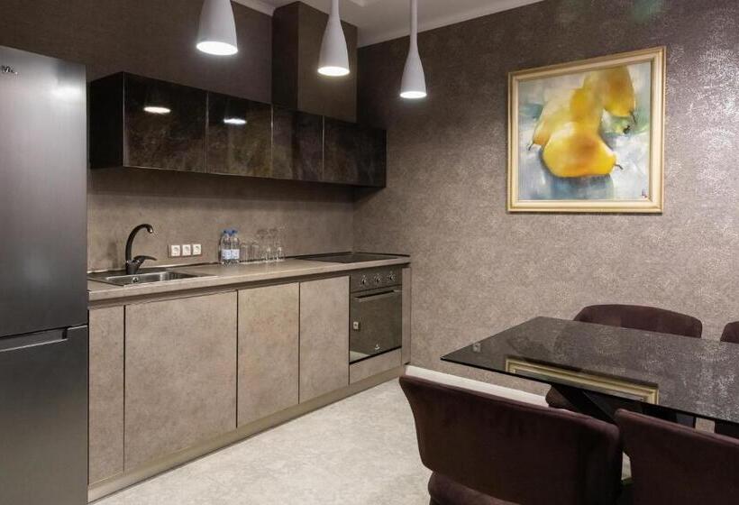 استودیوی استاندارد, Mandarin Clubhouse