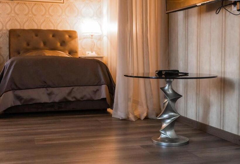 اتاق لوکس, Mandarin Clubhouse