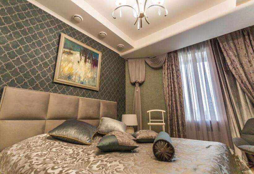 استودیوی استاندارد, Mandarin Clubhouse