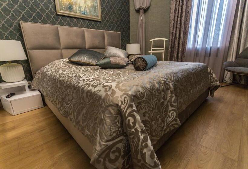 استودیوی استاندارد, Mandarin Clubhouse