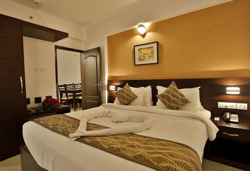 家庭套房, Sterling Thekkady